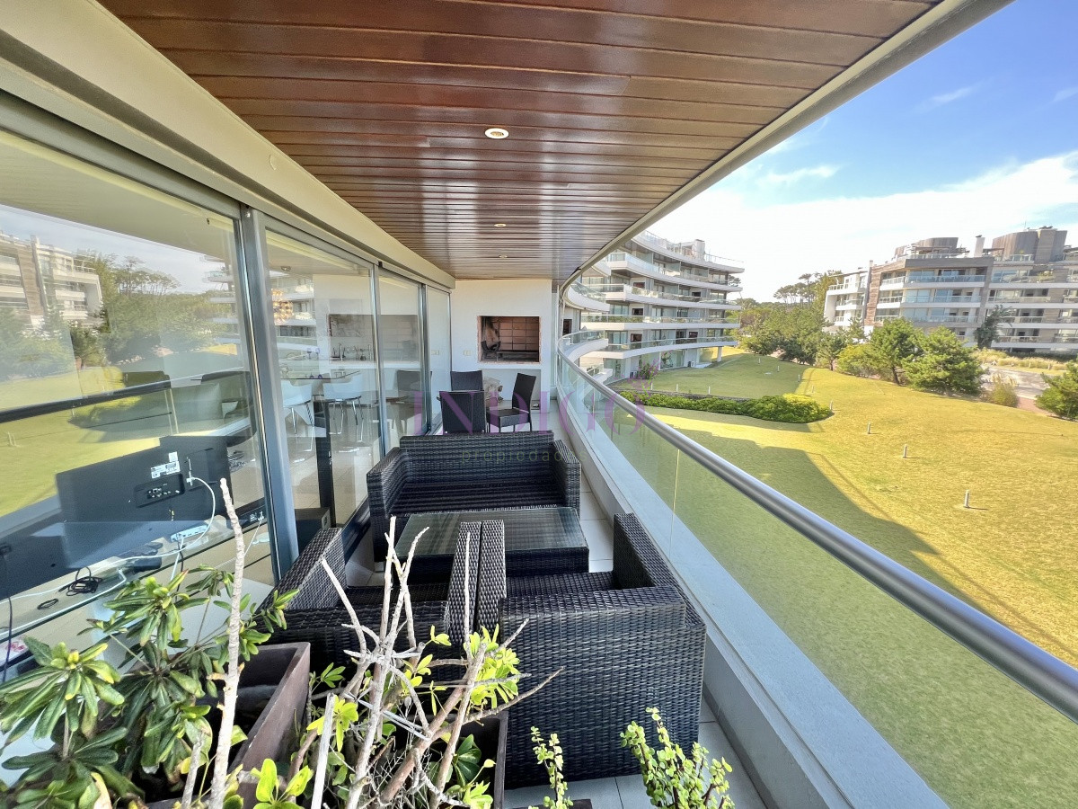 Apartamento Ref.1012 - Apartamento en Venta y Alquiler, Brava, Punta del Este, 3 Dormitorios.