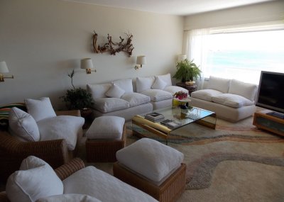 Apartamento en venta de 3 dormitorios en primera línea en edificio Tunquelen II, Punta del Este.