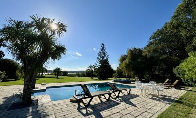 Excelente casa en venta de 4 dormitorios en Pinares, Punta del Este.