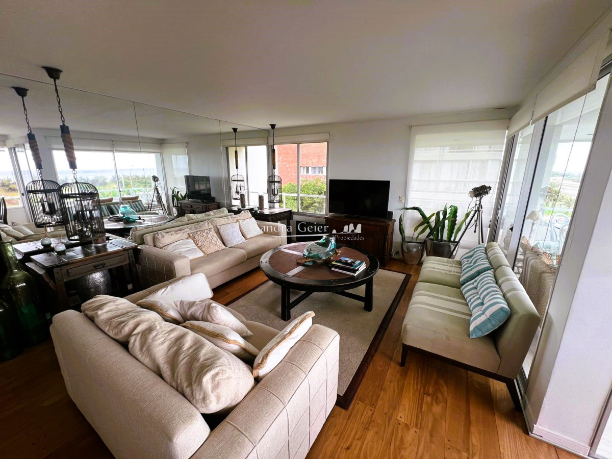 Apartamento ID.2003 - Apartamento en Venta y Alquiler, Brava, Punta del Este, 3 Dormitorios.