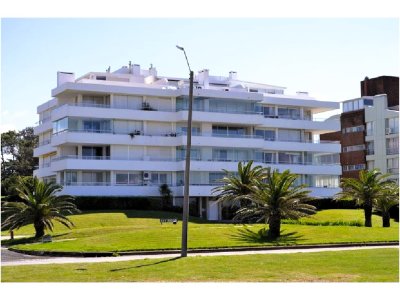 Apartamento ID.2003 - Apartamento en Venta y Alquiler, Brava, Punta del Este, 3 Dormitorios.