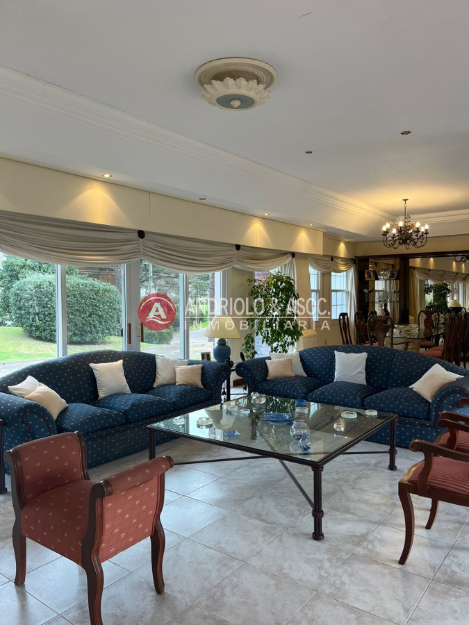 Casa ID.6400 - Casa en Venta, Cantegril, Punta del Este, 4 Dormitorios.