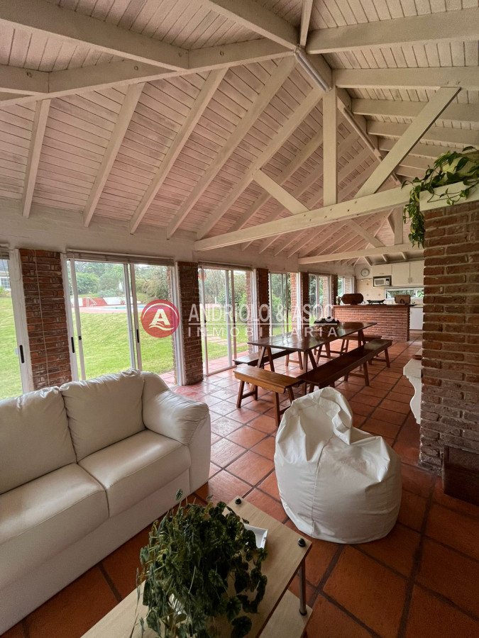 Casa ID.6400 - Casa en Venta, Cantegril, Punta del Este, 4 Dormitorios.