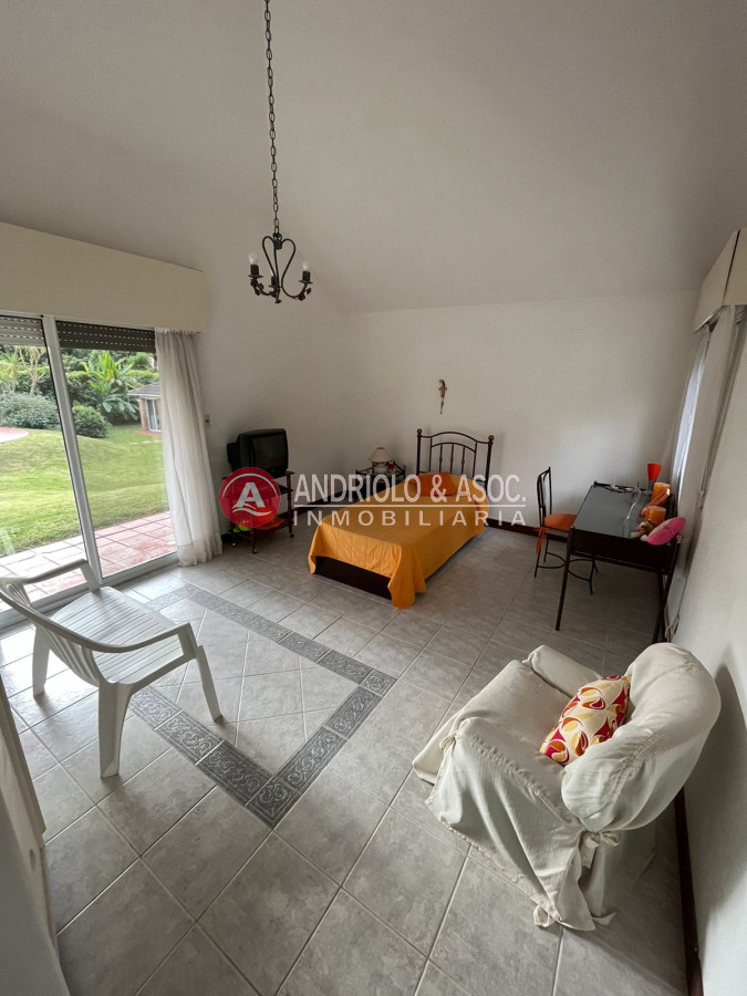 Casa ID.6400 - Casa en Venta, Cantegril, Punta del Este, 4 Dormitorios.