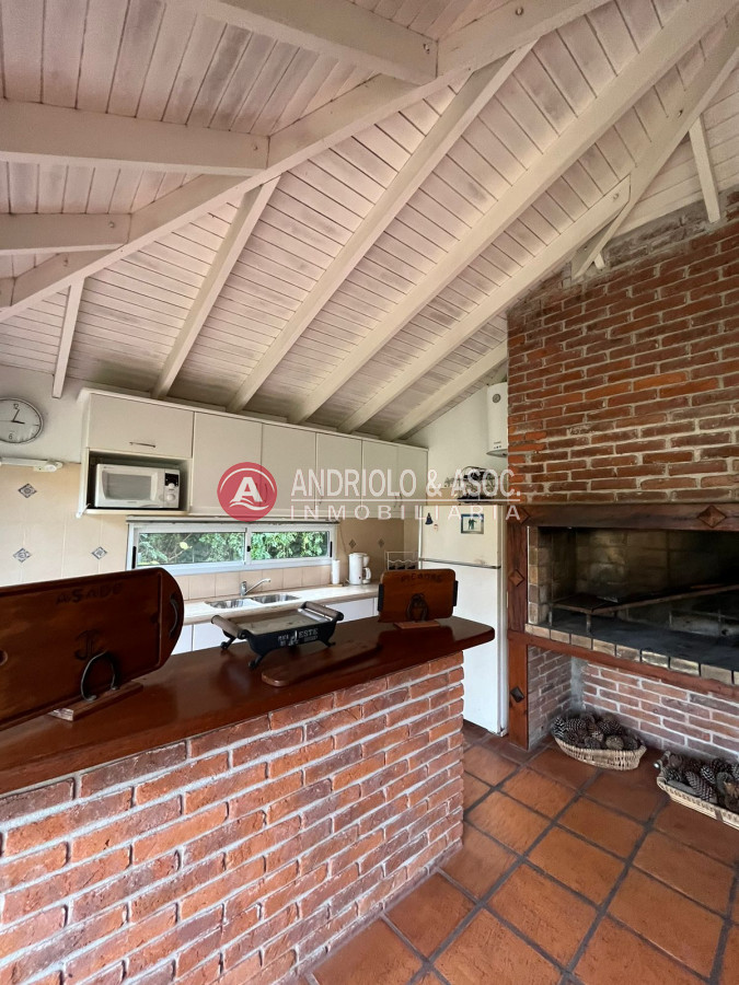 Casa ID.6400 - Casa en Venta, Cantegril, Punta del Este, 4 Dormitorios.