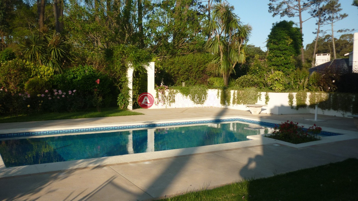 Casa ID.6633 - Casa en Venta Lugano, Punta del Este, 6 Dormitorios.