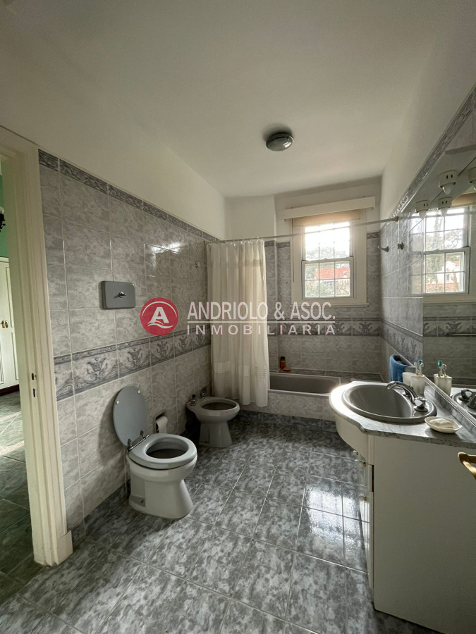 Casa ID.6400 - Casa en Venta, Cantegril, Punta del Este, 4 Dormitorios.