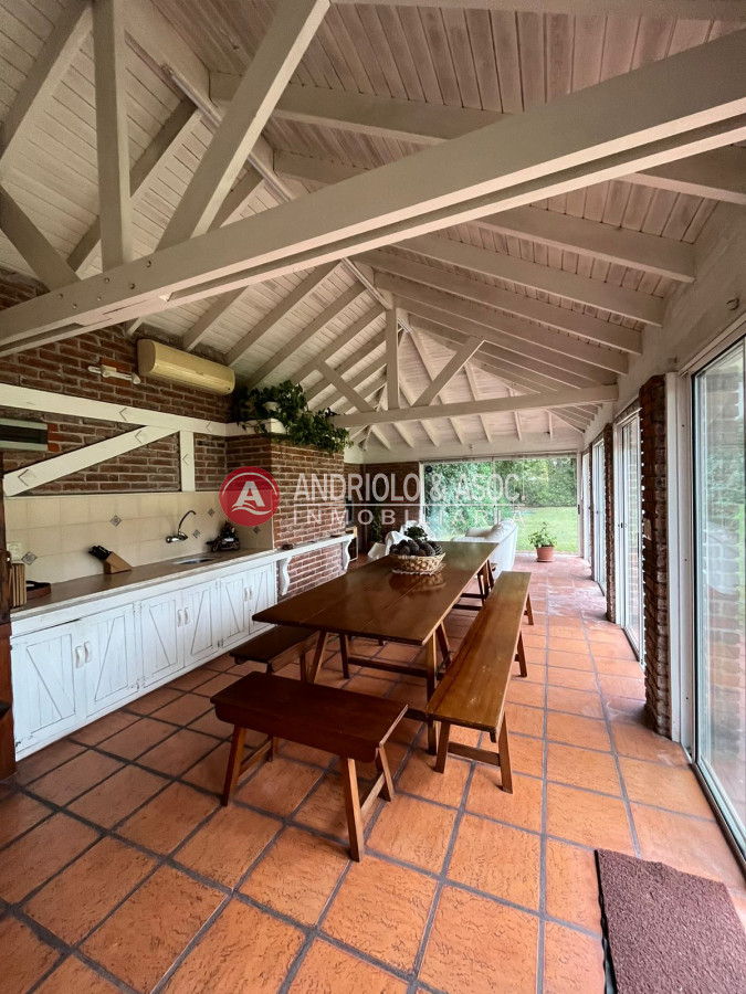 Casa ID.6400 - Casa en Venta, Cantegril, Punta del Este, 4 Dormitorios.