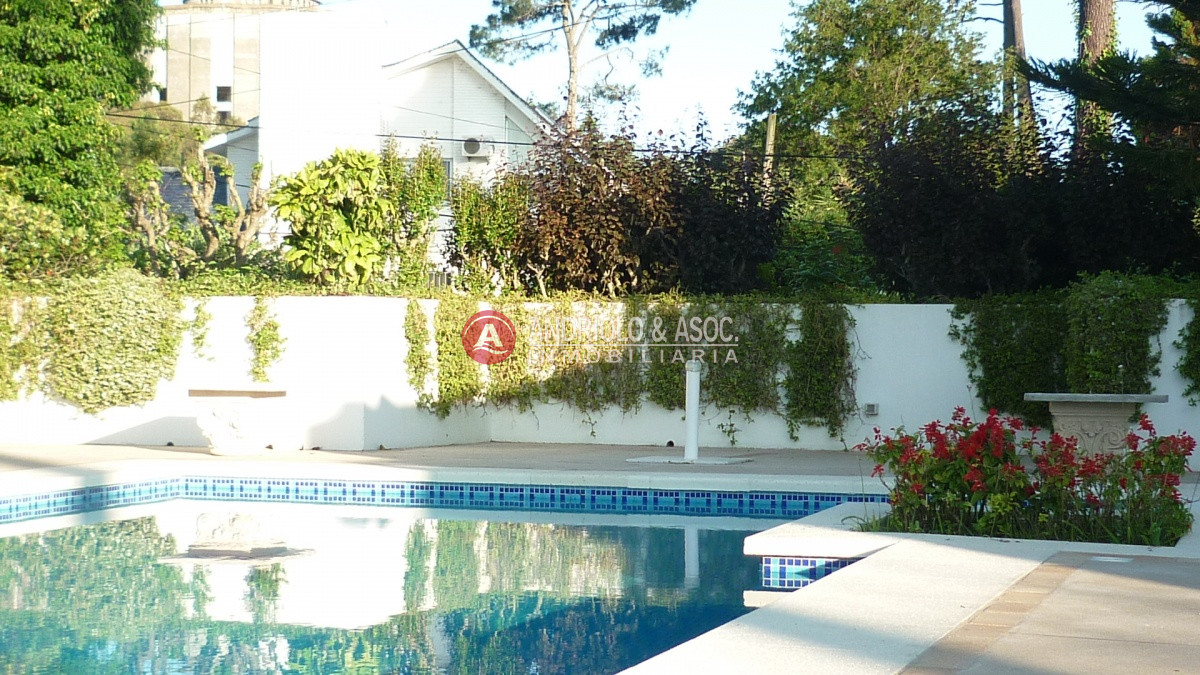 Casa ID.6633 - Casa en Venta Lugano, Punta del Este, 6 Dormitorios.