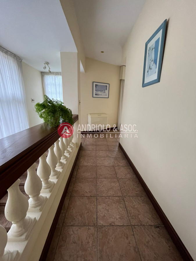 Casa ID.6400 - Casa en Venta, Cantegril, Punta del Este, 4 Dormitorios.