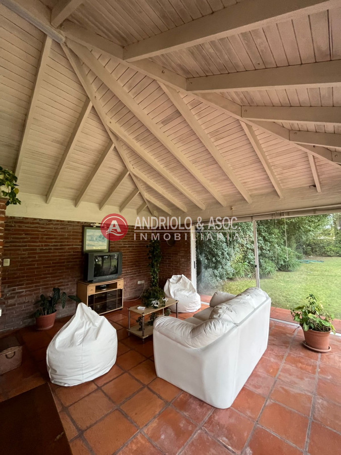 Casa ID.6400 - Casa en Venta, Cantegril, Punta del Este, 4 Dormitorios.