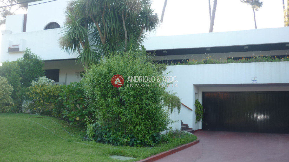 Casa ID.6633 - Casa en Venta Lugano, Punta del Este, 6 Dormitorios.