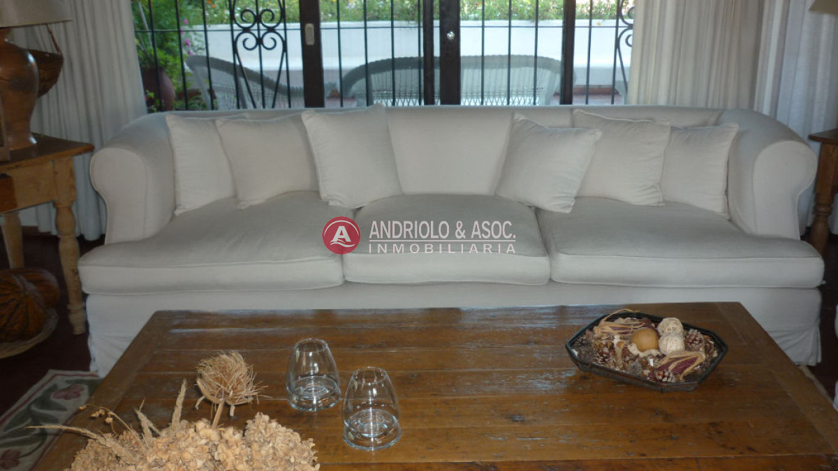 Casa ID.6633 - Casa en Venta Lugano, Punta del Este, 6 Dormitorios.