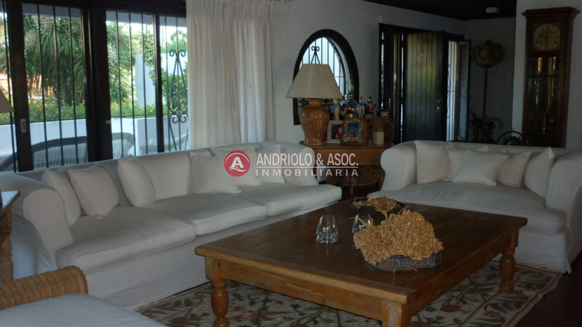 Casa ID.6633 - Casa en Venta Lugano, Punta del Este, 6 Dormitorios.