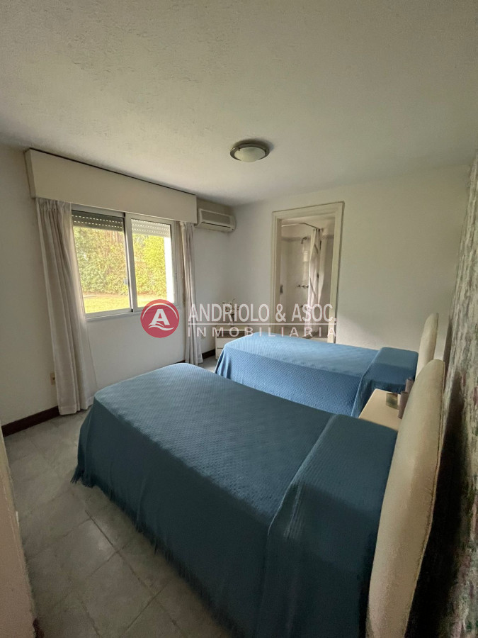 Casa ID.6400 - Casa en Venta, Cantegril, Punta del Este, 4 Dormitorios.