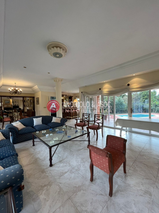 Casa ID.6400 - Casa en Venta, Cantegril, Punta del Este, 4 Dormitorios.