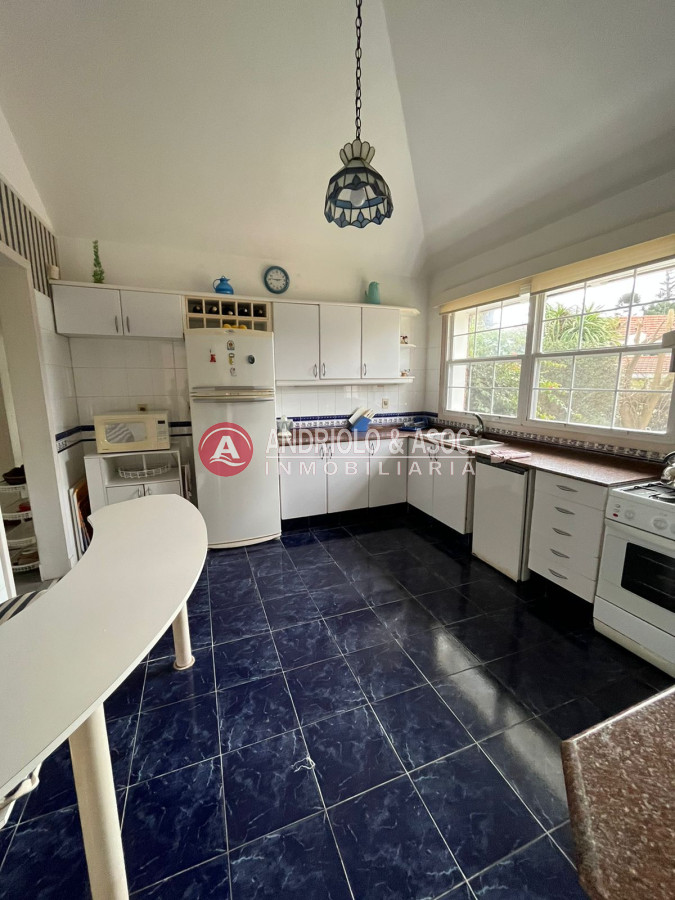 Casa ID.6400 - Casa en Venta, Cantegril, Punta del Este, 4 Dormitorios.