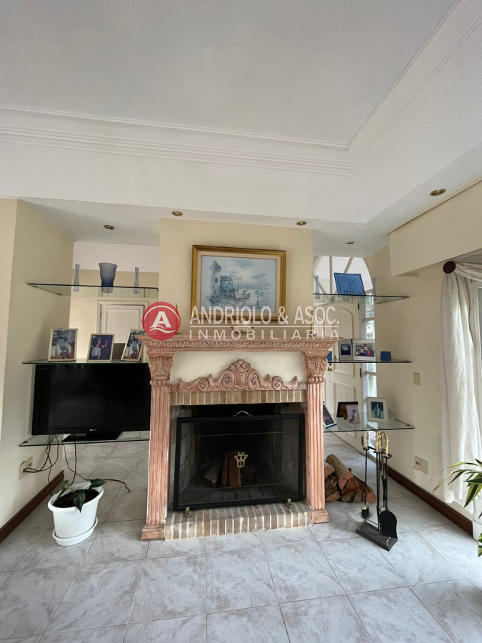 Casa ID.6400 - Casa en Venta, Cantegril, Punta del Este, 4 Dormitorios.