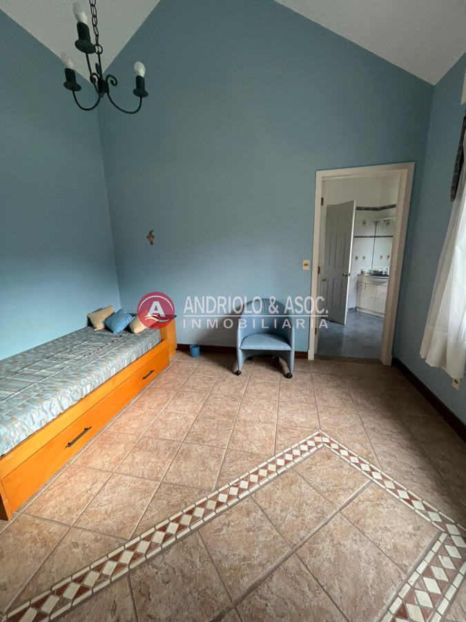 Casa ID.6400 - Casa en Venta, Cantegril, Punta del Este, 4 Dormitorios.
