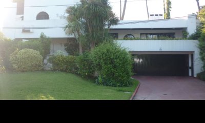 Casa en Venta Lugano, Punta del Este, 6 Dormitorios.