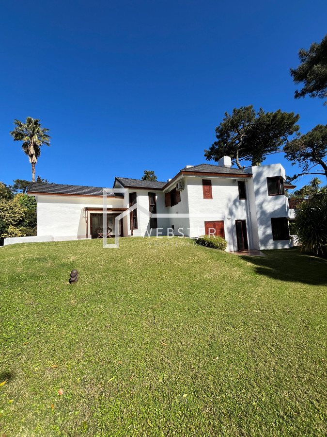 Casa ID.2425 - Alquiler Importante casa en Barrio Lugano