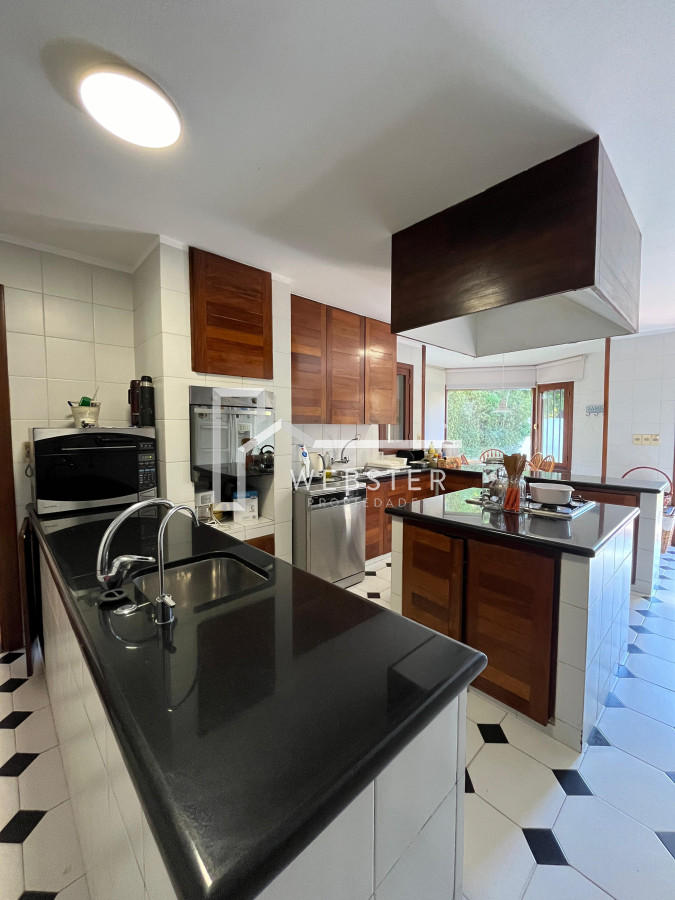 Casa ID.2425 - Alquiler Importante casa en Barrio Lugano