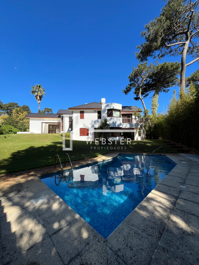 Casa ID.2425 - Alquiler Importante casa en Barrio Lugano