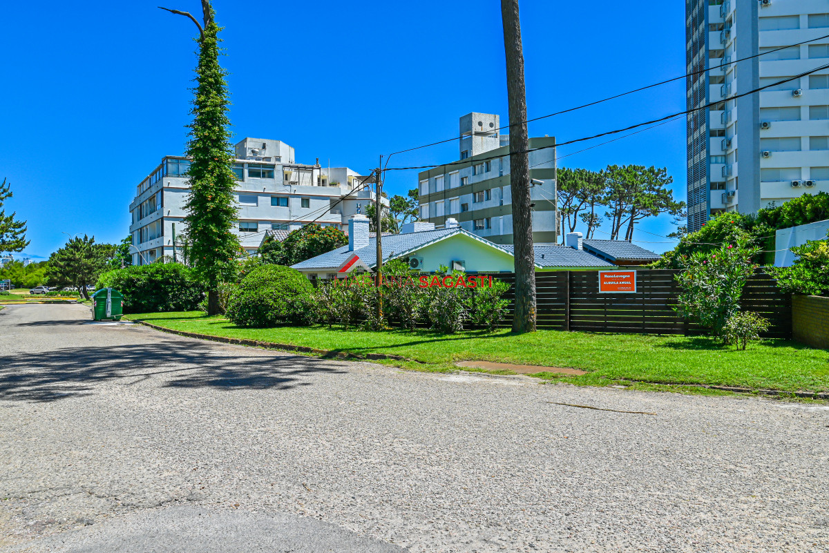 Casa ID.4042 - Casa en Venta, Mansa, Punta del Este, 3 Dormitorios.