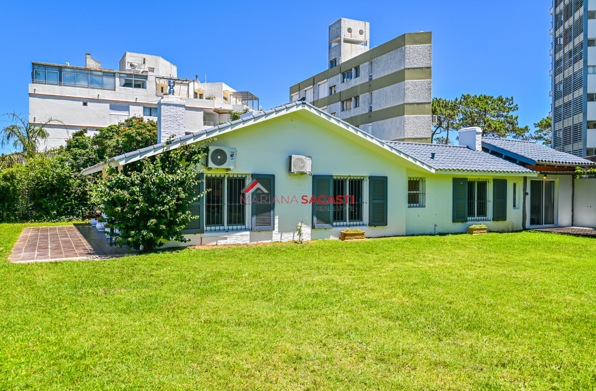Casa ID.4042 - Casa en Venta, Mansa, Punta del Este, 3 Dormitorios.