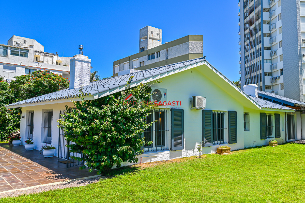 Casa ID.4042 - Casa en Venta, Mansa, Punta del Este, 3 Dormitorios.
