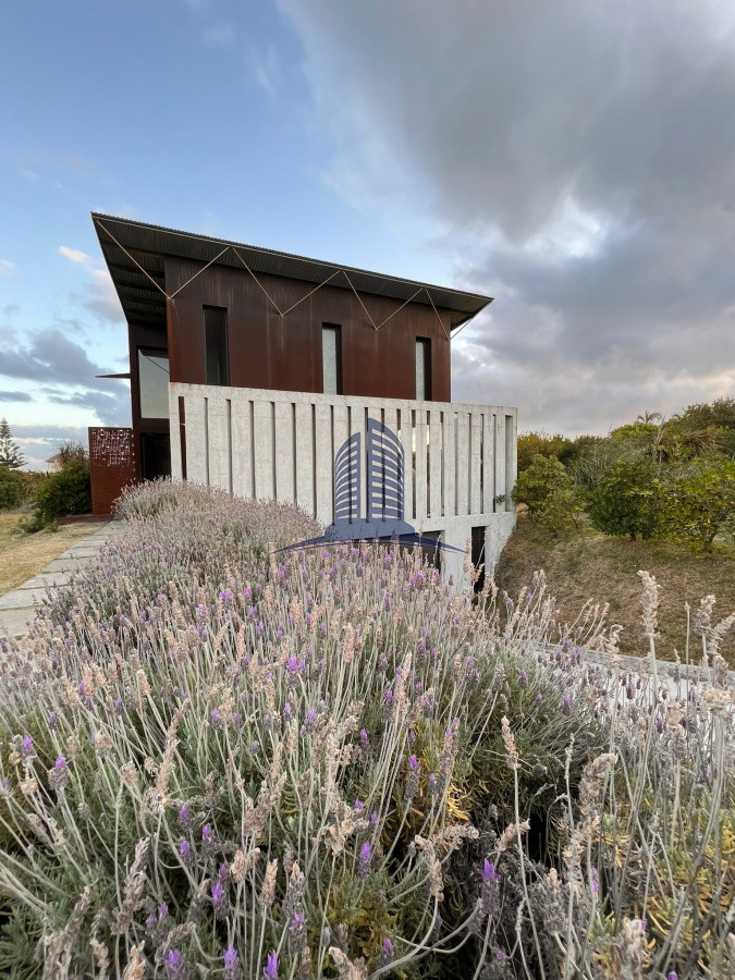 Excelente casa en Punta Piedras- VENTA 3 dormitorios