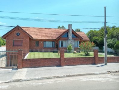 Venta Casa en Las Delicias ,  en Punta Del Este. 3 dormitorios