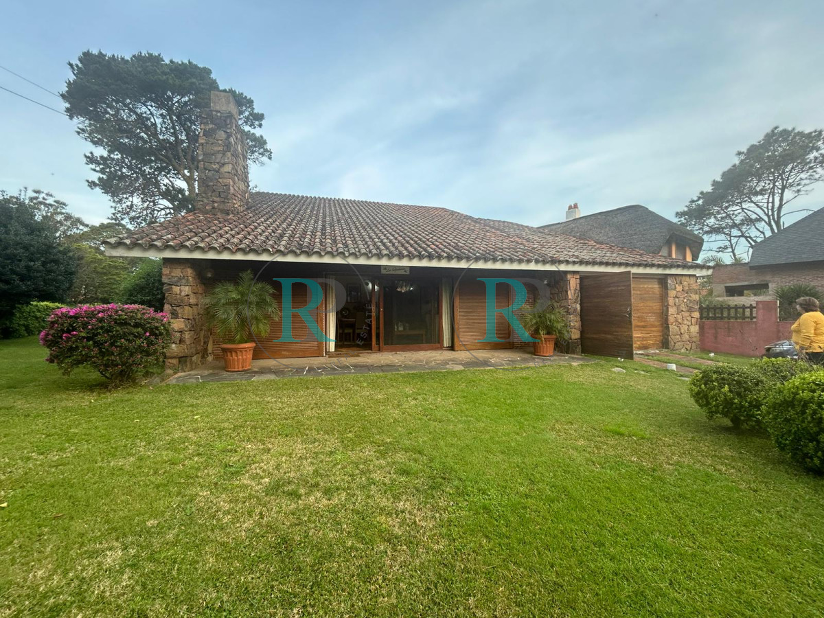Casa ID.2390 - Casa en venta en Pinares zona ideal!!