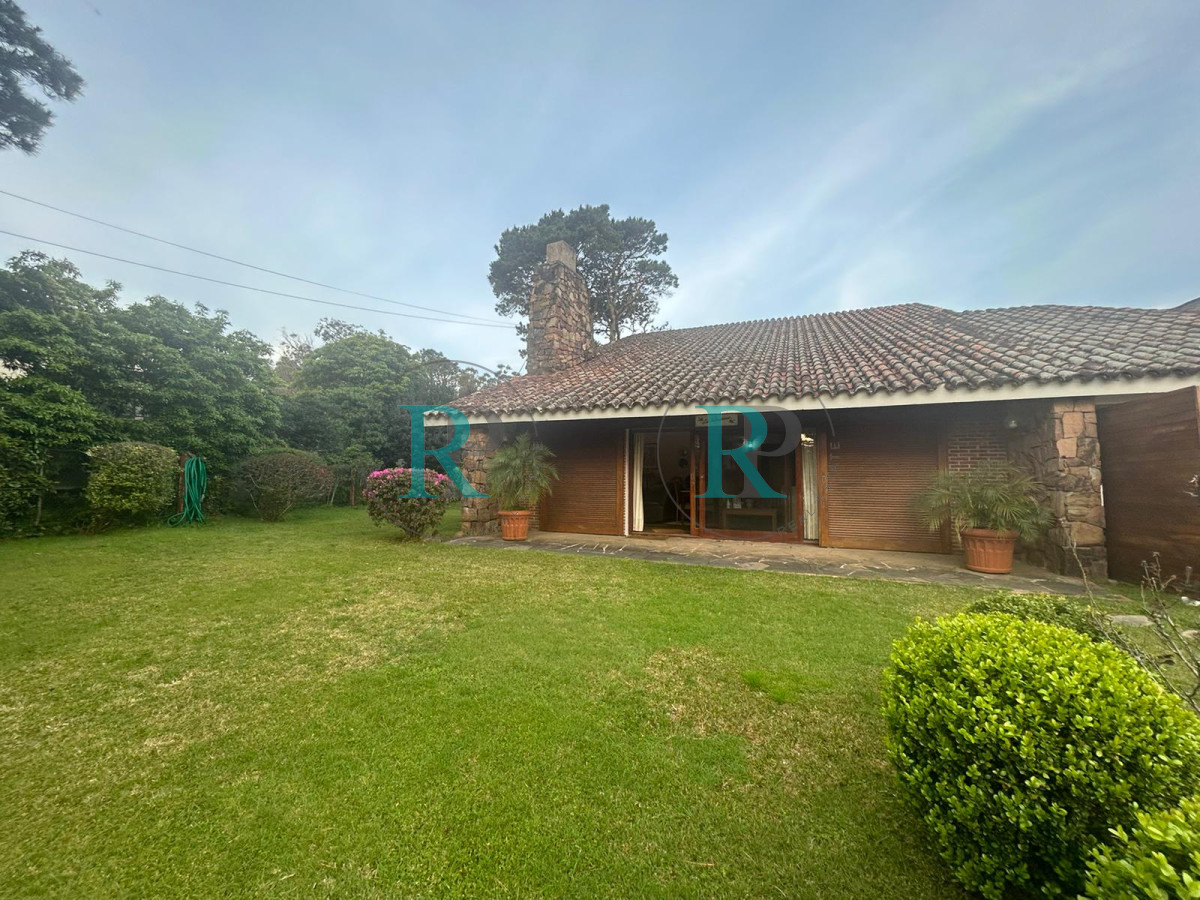 Casa ID.2390 - Casa en venta en Pinares zona ideal!!