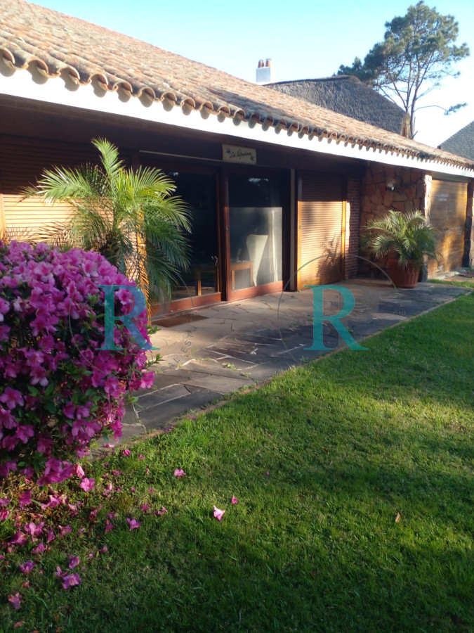 Casa ID.2390 - Casa en venta en Pinares zona ideal!!