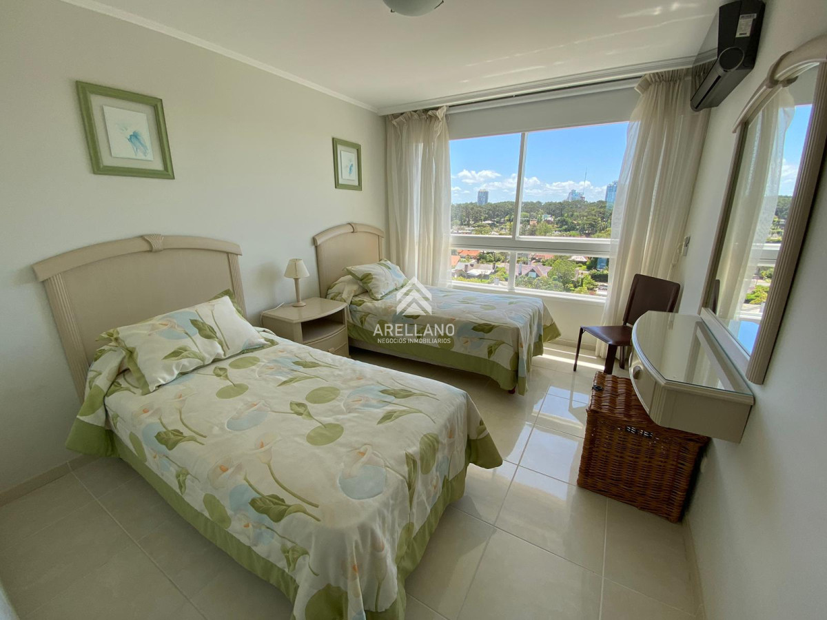 Apartamento ID.5973 - VENTA DE APARTAMENTO DE 3 DORMITORIOS EN MANSA PUNTA DEL ESTE EN EDIFICIO LE JARDIN PUNTA DEL ESTE