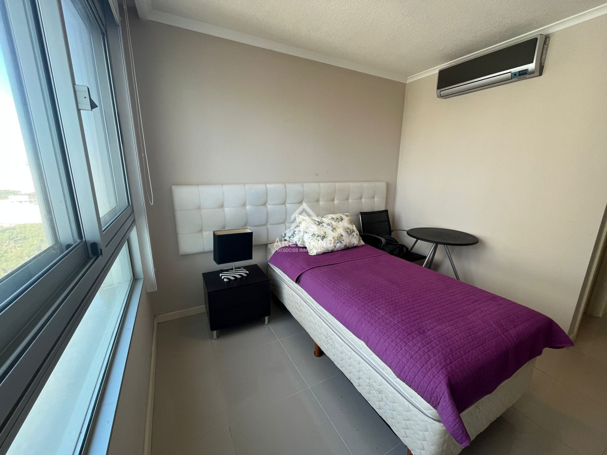 Apartamento ID.4690 - Venta apartamento 3 dormitorios y dependencia 