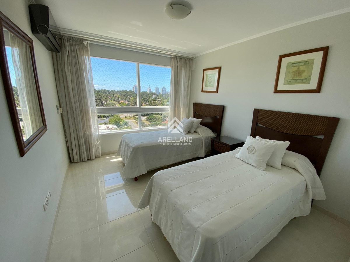 Apartamento ID.5973 - VENTA DE APARTAMENTO DE 3 DORMITORIOS EN MANSA PUNTA DEL ESTE EN EDIFICIO LE JARDIN PUNTA DEL ESTE