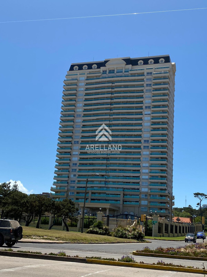 Apartamento ID.5973 - VENTA DE APARTAMENTO DE 3 DORMITORIOS EN MANSA PUNTA DEL ESTE EN EDIFICIO LE JARDIN PUNTA DEL ESTE