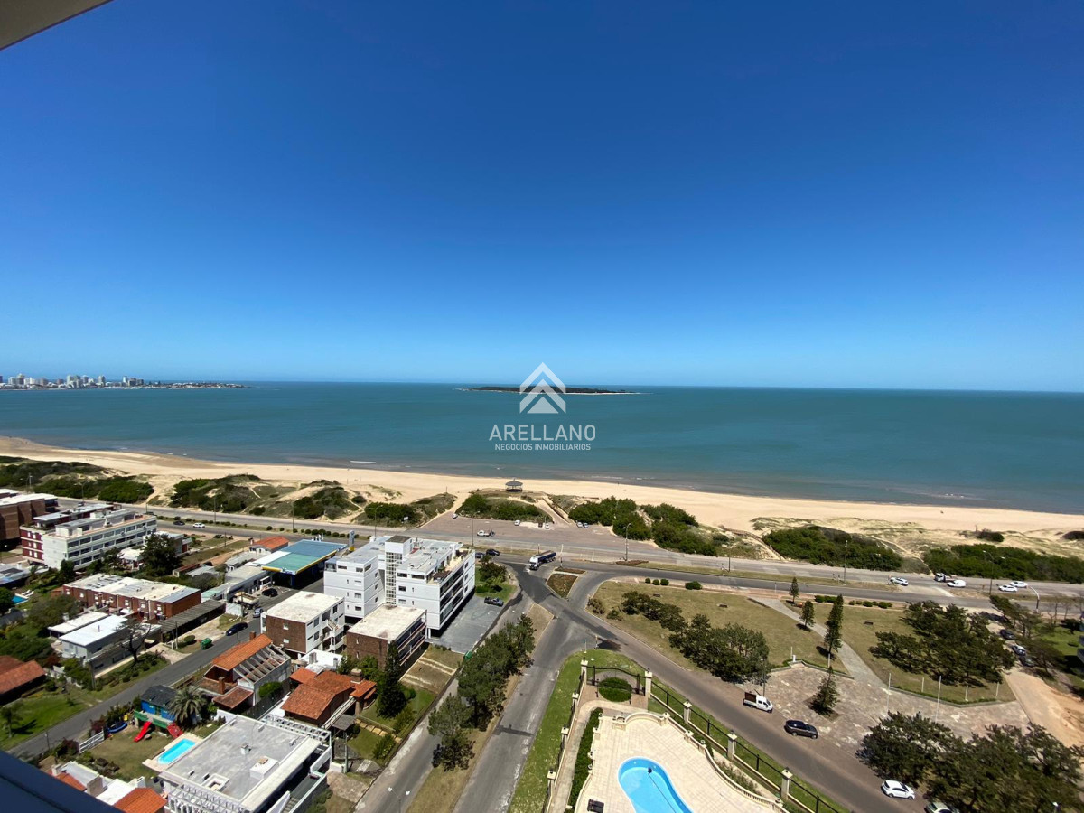 Apartamento ID.5973 - VENTA DE APARTAMENTO DE 3 DORMITORIOS EN MANSA PUNTA DEL ESTE EN EDIFICIO LE JARDIN PUNTA DEL ESTE