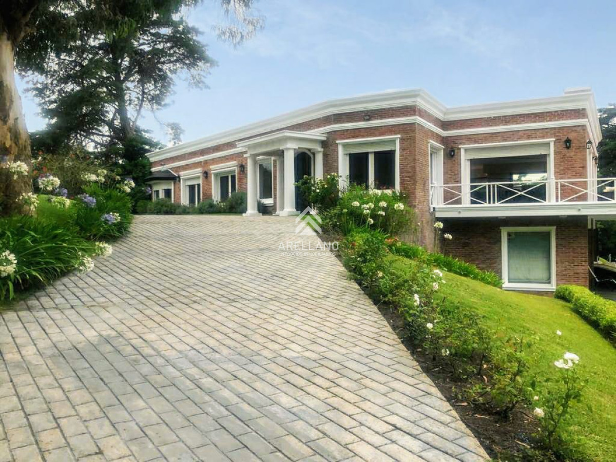 Casa ID.2332 - Venta casa 5 dormitorios en el golf-Punta del este 