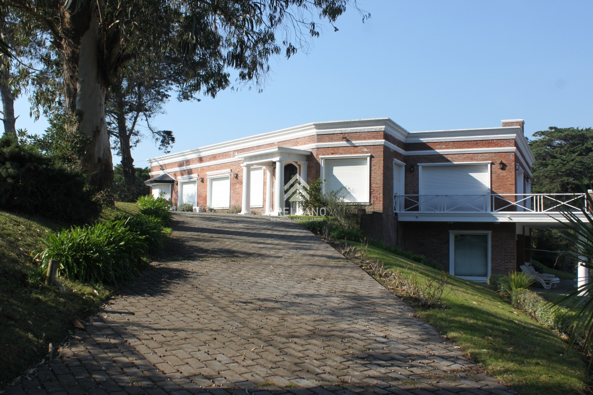 Casa ID.2332 - Venta casa 5 dormitorios en el golf-Punta del este 