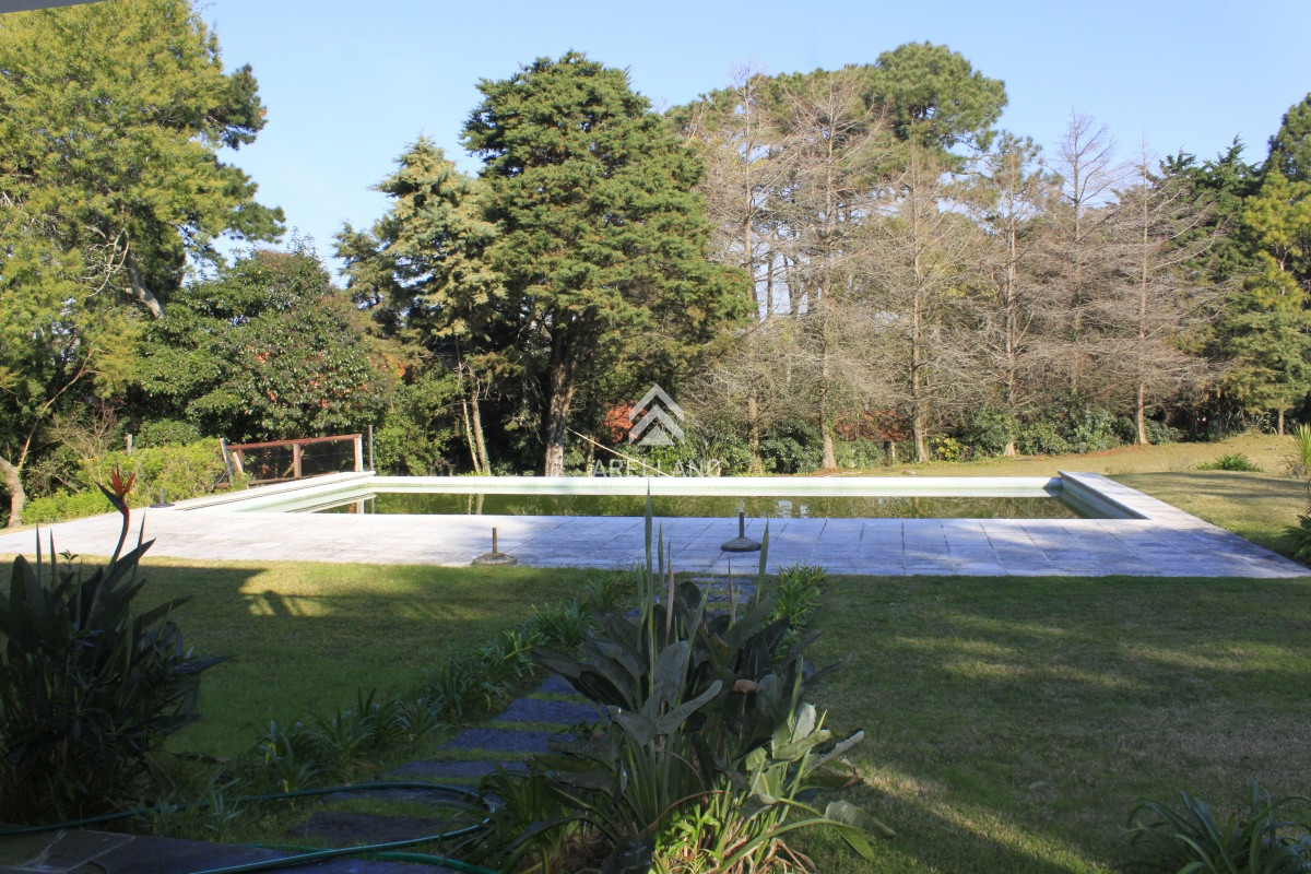Casa ID.2332 - Venta casa 5 dormitorios en el golf-Punta del este 