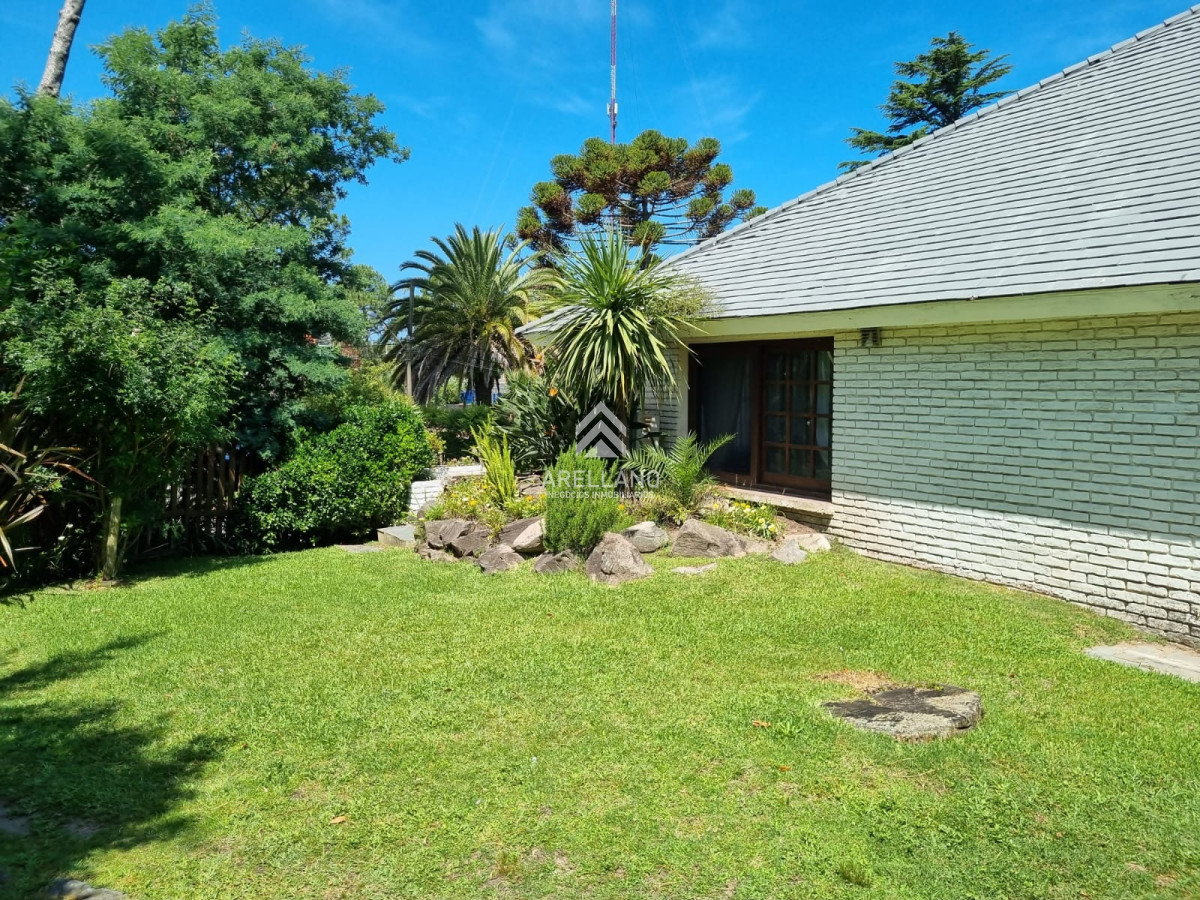 Casa ID.5085 - Casa a la venta de 5 dormitorios en Punta del Este