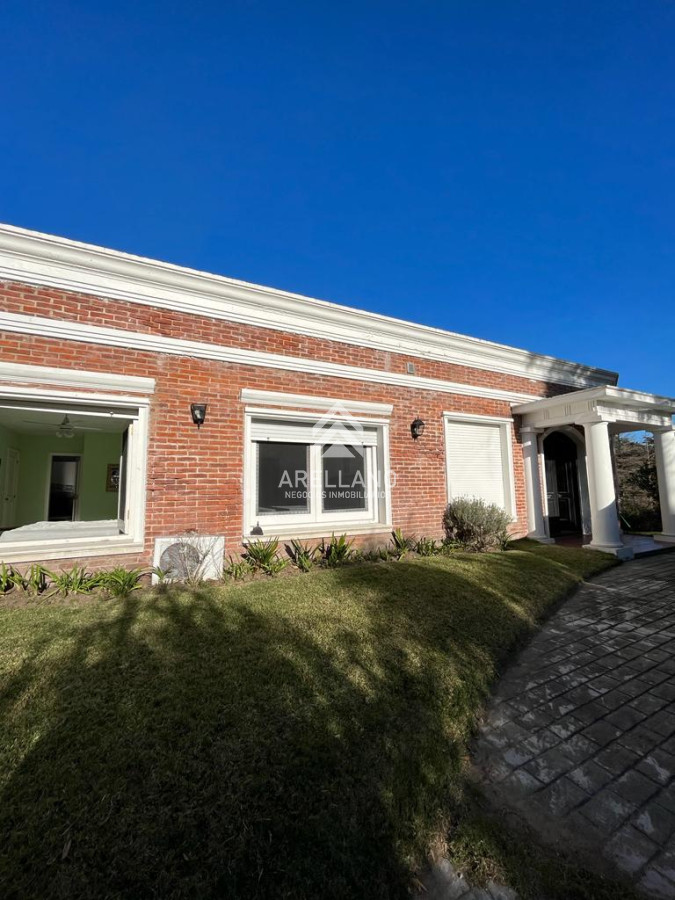 Casa ID.2332 - Venta casa 5 dormitorios en el golf-Punta del este 