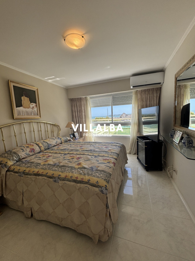 Apartamento ID.4305 - CORAL TOWER VENTA DE APARTAMENTO DE 3 SUITES + DEPENENDECNIA PLAYA MANSA PUNTA DEL ESTE