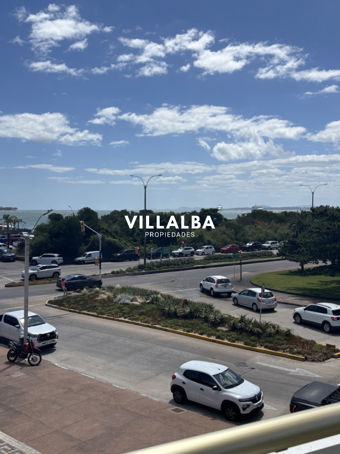 Apartamento ID.4305 - CORAL TOWER VENTA DE APARTAMENTO DE 3 SUITES + DEPENENDECNIA PLAYA MANSA PUNTA DEL ESTE