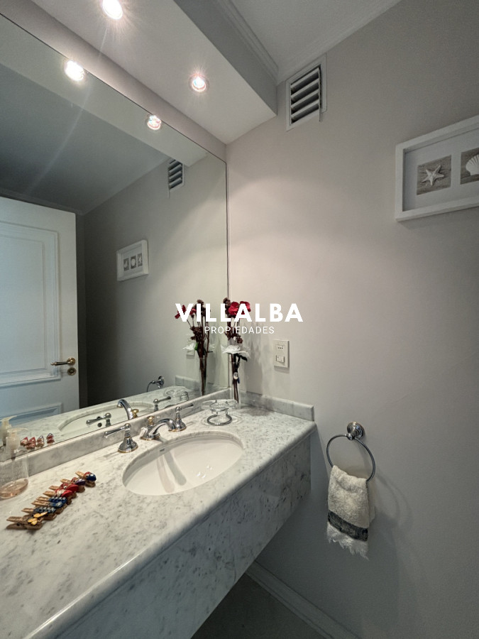 Apartamento ID.4305 - CORAL TOWER VENTA DE APARTAMENTO DE 3 SUITES + DEPENENDECNIA PLAYA MANSA PUNTA DEL ESTE