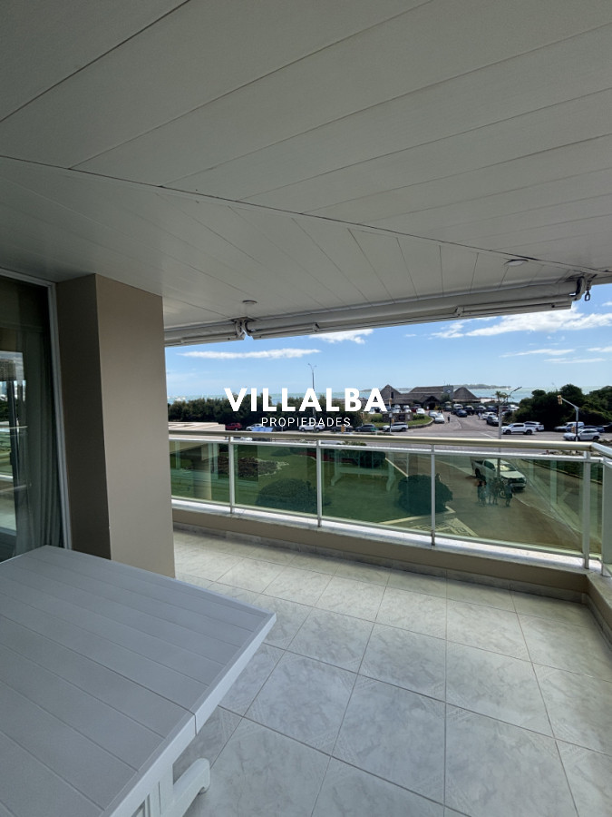 Apartamento ID.4305 - CORAL TOWER VENTA DE APARTAMENTO DE 3 SUITES + DEPENENDECNIA PLAYA MANSA PUNTA DEL ESTE