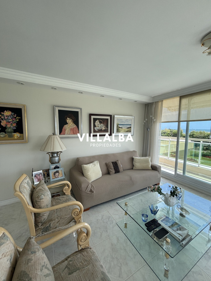 Apartamento ID.4305 - CORAL TOWER VENTA DE APARTAMENTO DE 3 SUITES + DEPENENDECNIA PLAYA MANSA PUNTA DEL ESTE